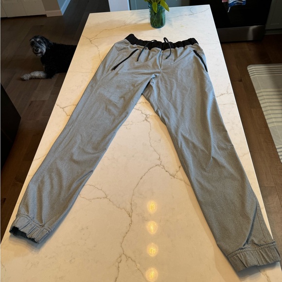 Perfect condition men’s small Lululemon silver and black hybrid pants - Picture 6 of 7